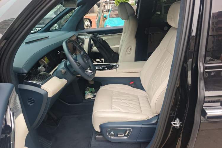 Used Zeekr 009 2024 7-Seater Walk-Through Version Four-Wheel Drive 108 kWh Left Front Seat