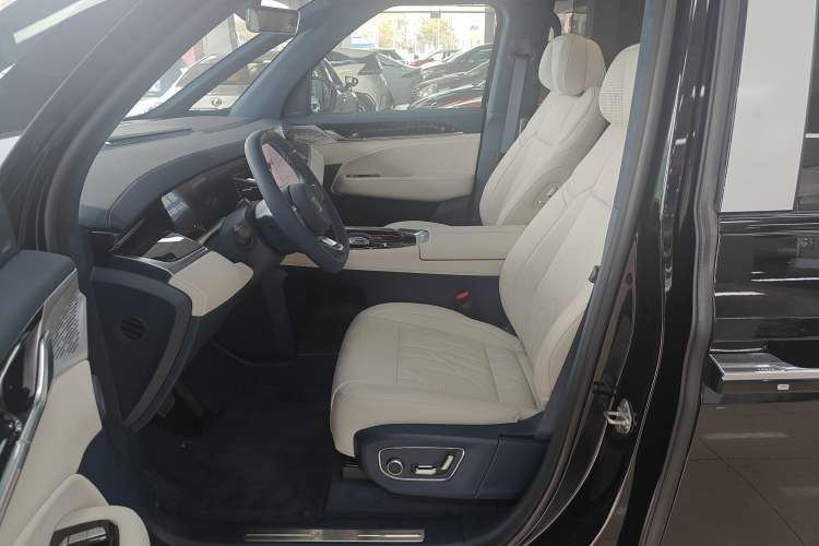 Used Zeekr 009 2024 Six-Seat Executive Version 4WD 108 kWh Left Front Seat
