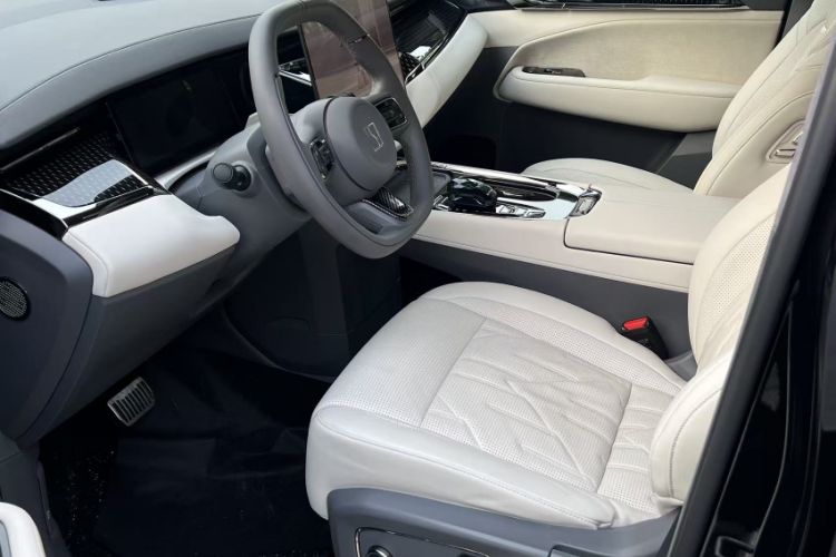 Used Zeekr 009 2024 7-Seater Walk-Through Version Four-Wheel Drive 108 kWh Left Front Seat
