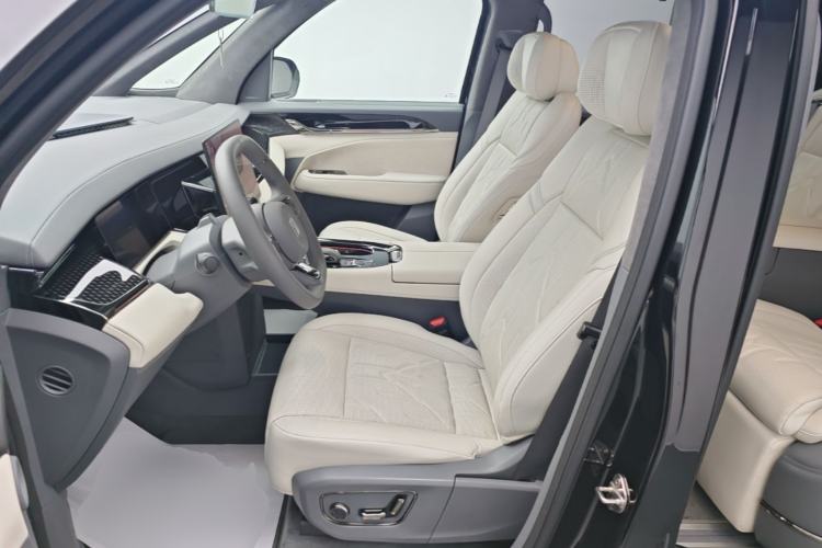 Used Zeekr 009 2024 Six-Seat Executive Version 4WD 108 kWh Left Front Seat