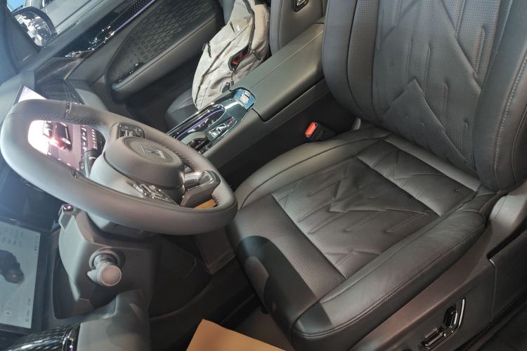 Used Zeekr 009 2024 7-Seater Walk-Through Version Four-Wheel Drive 108 kWh Left Front Seat