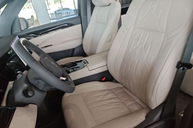 Used Zeekr 009 2024 Six-Seat Executive Version 4WD 108 kWh Left Front Seat