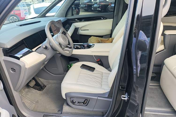 Used Zeekr 009 2024 7-Seater Aisle Version 108 kWh Left Front Seat