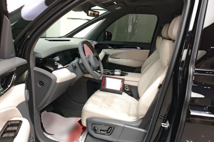 Used Zeekr 009 2024 Six-Seat Executive Version 4WD 108 kWh Left Front Seat