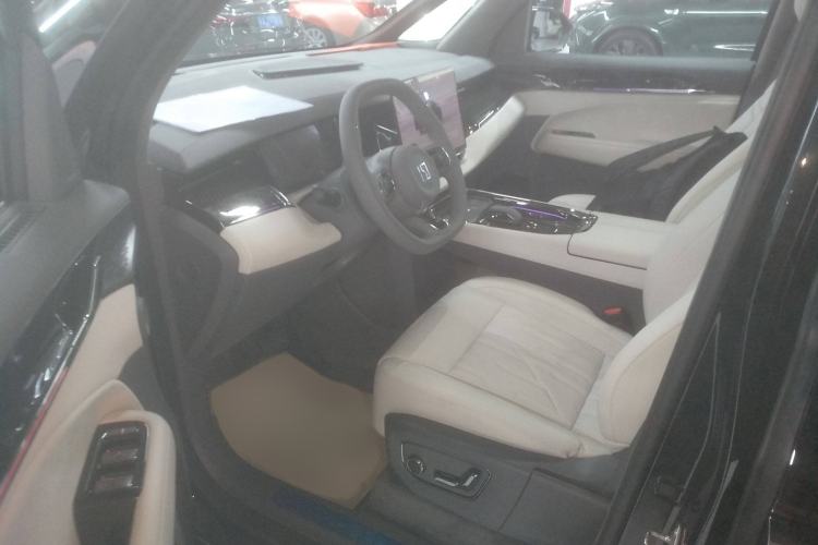 Used Zeekr 009 2024 7-Seater Aisle Version 108 kWh Left Front Seat
