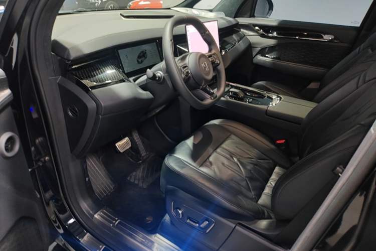 Used Zeekr 009 2024 7-Seater Walk-Through Version Four-Wheel Drive 108 kWh Left Front Seat