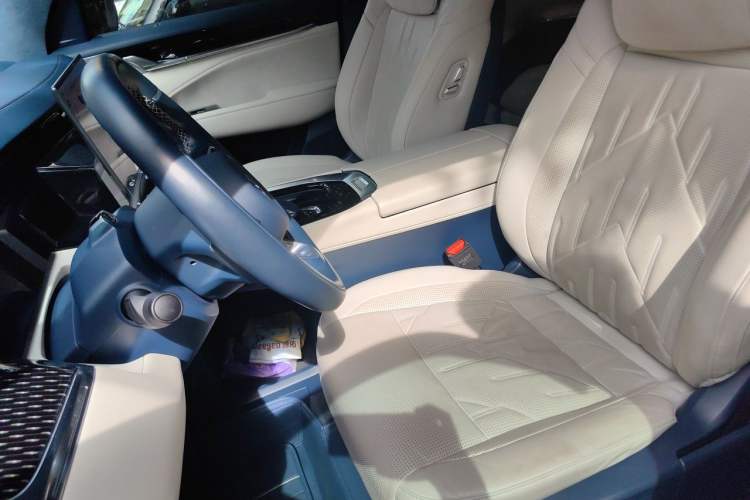 Used Zeekr 009 2024 7-Seater Walk-Through Version Four-Wheel Drive 108 kWh Left Front Seat