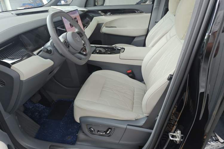 Used Zeekr 009 2024 7-Seater Walk-Through Version Four-Wheel Drive 108 kWh Left Front Seat