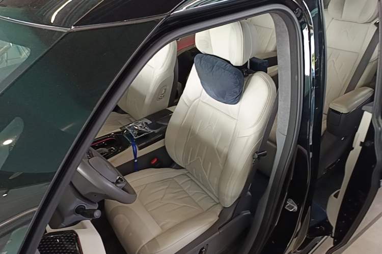 Used Zeekr 009 2024 7-Seater Aisle Version 108 kWh Left Front Seat