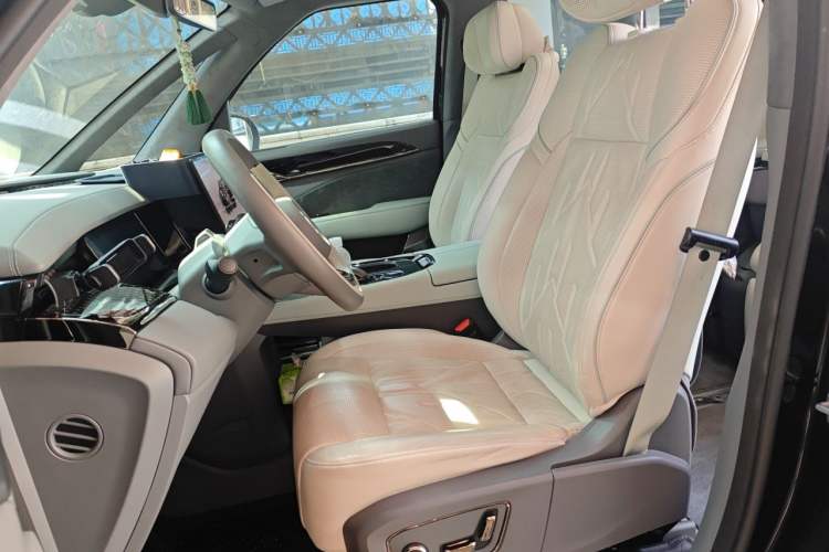 Used Zeekr 009 2024 Six-Seat Executive Version 4WD 108 kWh Left Front Seat