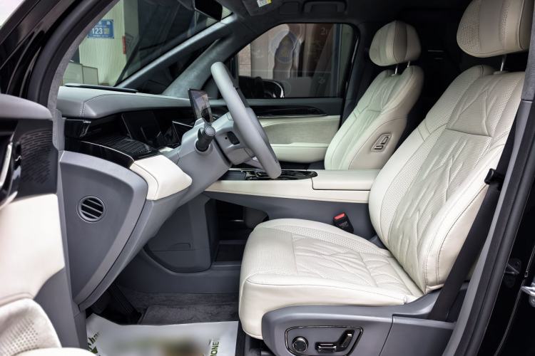 Used Zeekr 009 2024 7-Seater Walk-Through Version Four-Wheel Drive 108 kWh Left Front Seat