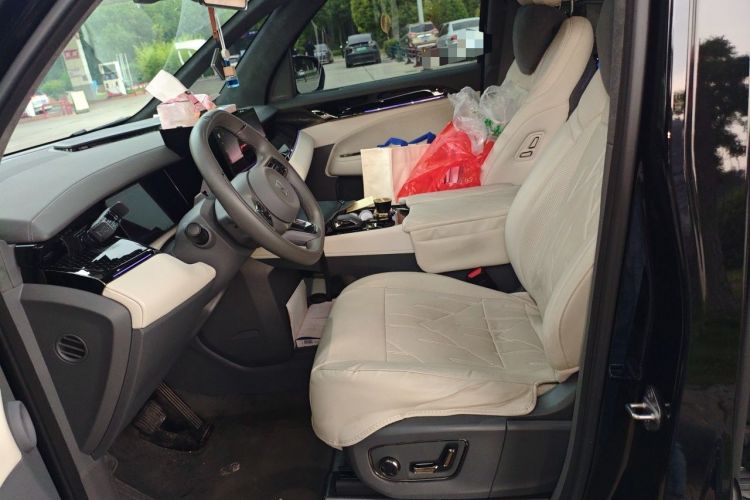 Used Zeekr 009 2024 7-Seater Walk-Through Version Four-Wheel Drive 108 kWh Left Front Seat