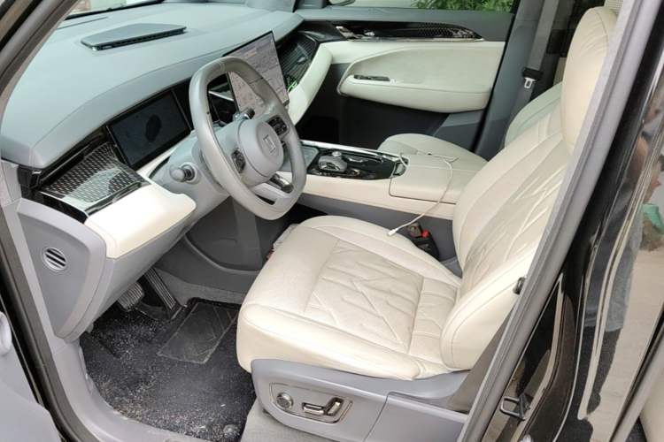 Used Zeekr 009 2024 7-Seater Aisle Version 108 kWh Left Front Seat