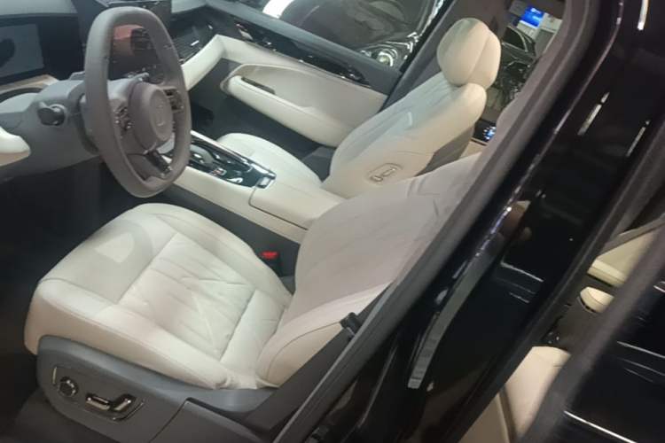 Used Zeekr 009 2024 7-Seater Walk-Through Version Four-Wheel Drive 108 kWh Left Front Seat