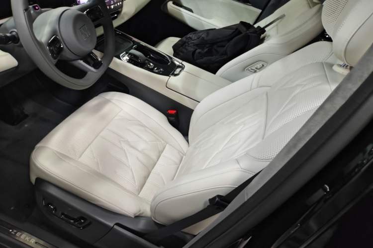 Used Zeekr 009 2024 7-Seater Aisle Version 108 kWh Left Front Seat