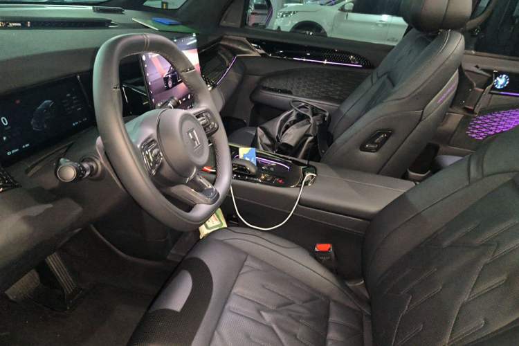 Used Zeekr 009 2024 Six-Seat Executive Version 4WD 108 kWh Left Front Seat