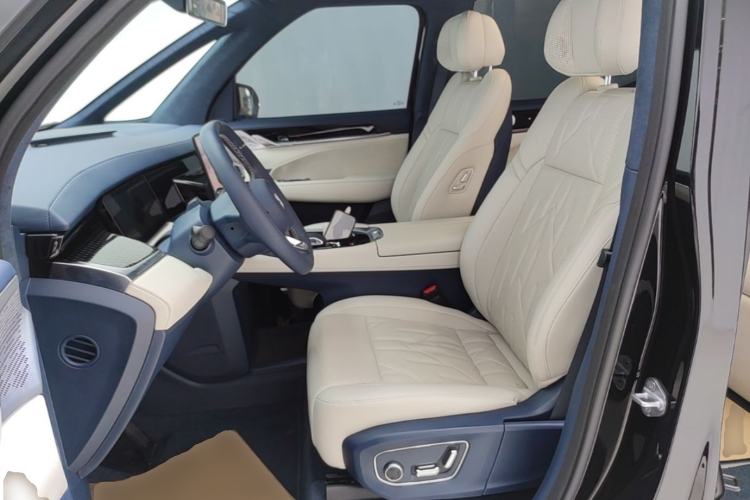 Used Zeekr 009 2024 Six-Seat Executive Version 4WD 108 kWh Left Front Seat