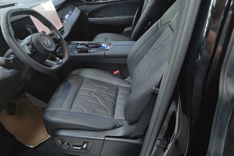Used Zeekr 009 2024 7-Seater Aisle Version 108 kWh Left Front Seat