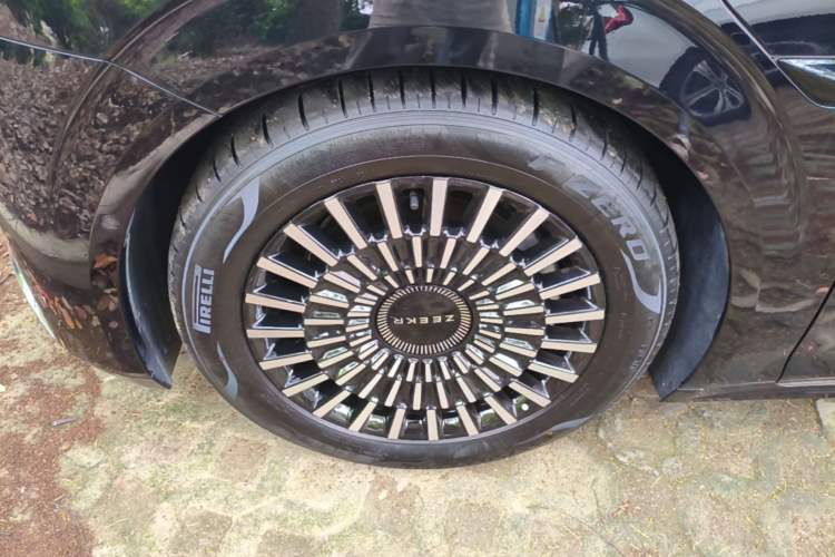 Used Zeekr 009 2024 Six-Seat Executive Version 4WD 108 kWh Left Front Wheel Hub