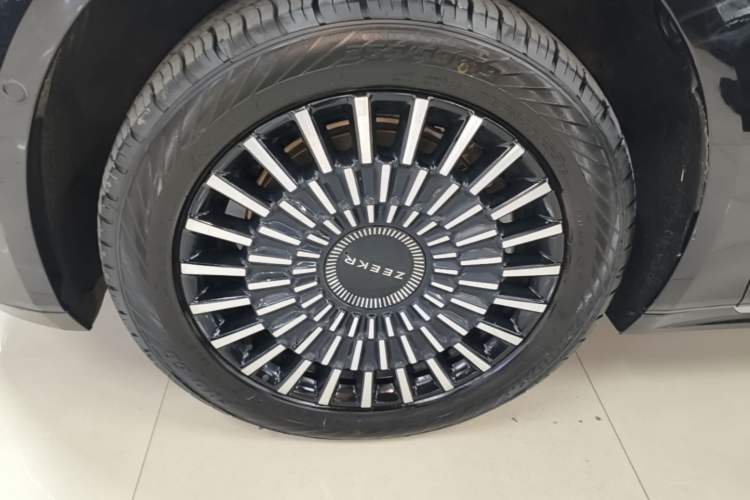 Used Zeekr 009 2024 7-Seater Aisle Version 108 kWh Left Front Wheel Hub