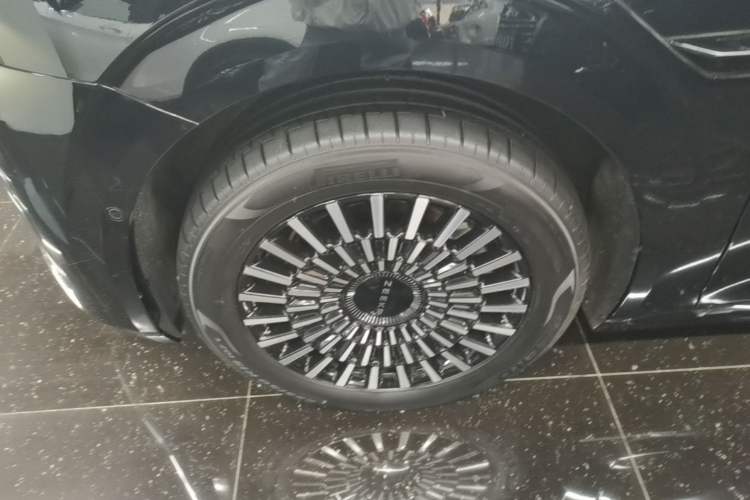 Used Zeekr 009 2024 Six-Seat Executive Version 4WD 108 kWh Left Front Wheel Hub