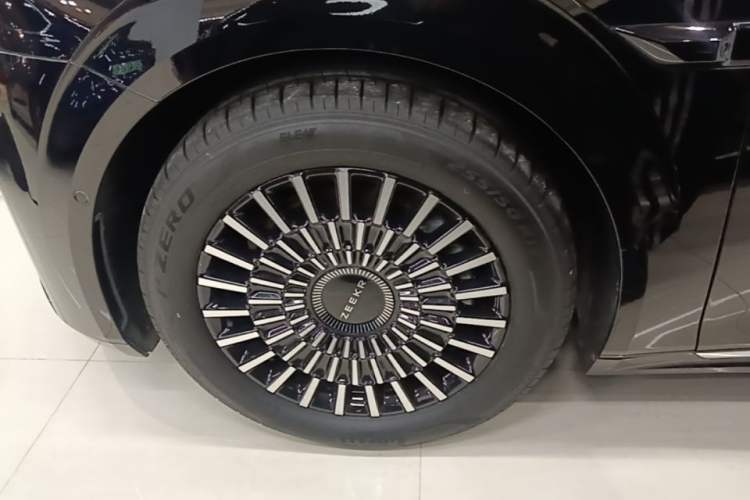 Used Zeekr 009 2024 Six-Seat Executive Version 4WD 108 kWh Left Front Wheel Hub