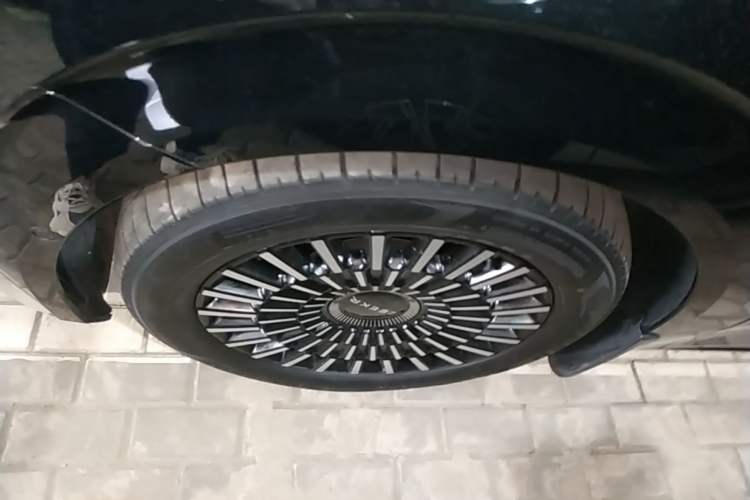 Used Zeekr 009 2024 7-Seater Walk-Through Version Four-Wheel Drive 108 kWh Left Front Wheel Hub