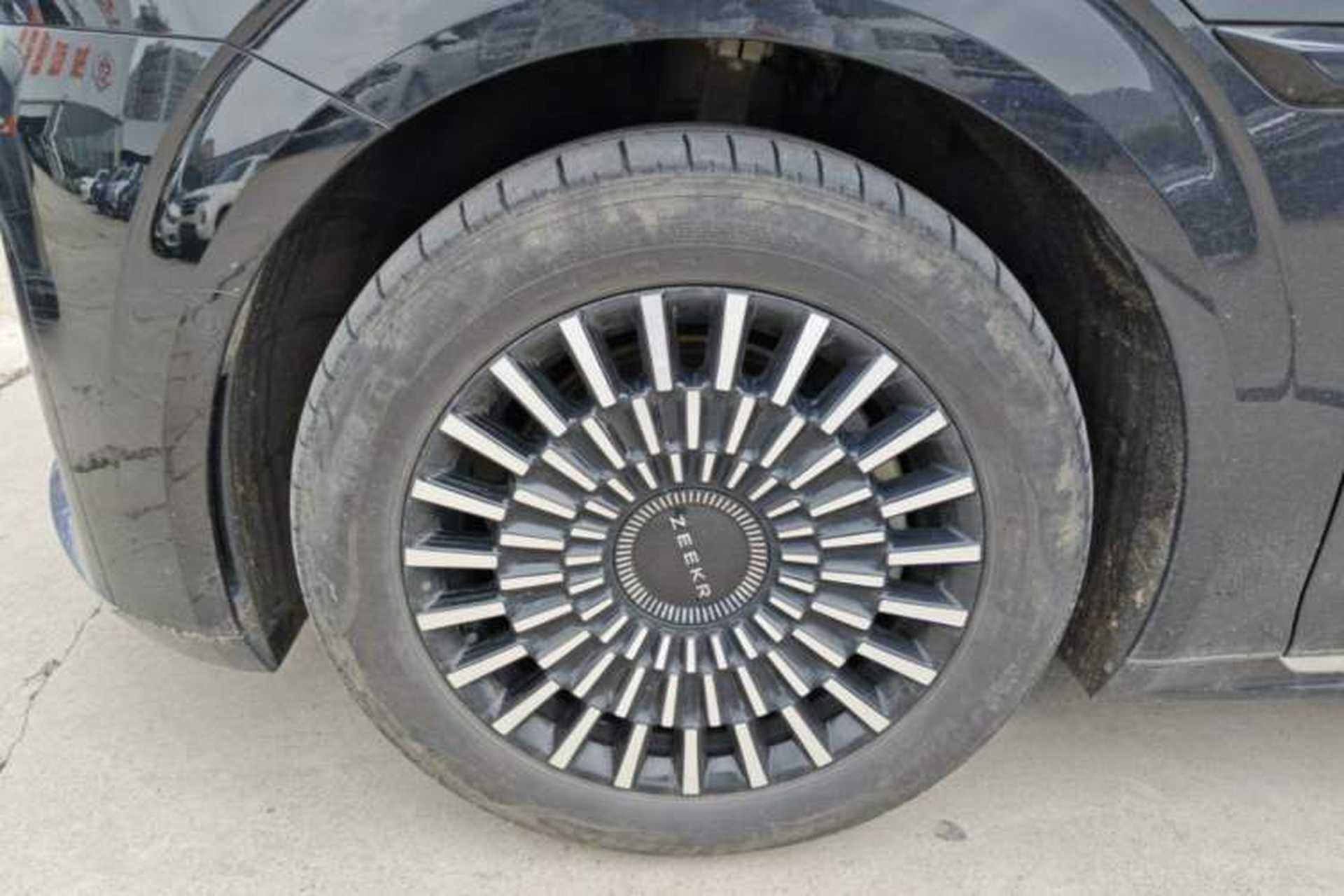 Used Zeekr 009 2024 Six-Seat Executive Version 4WD 108 kWh Left Front Wheel Hub