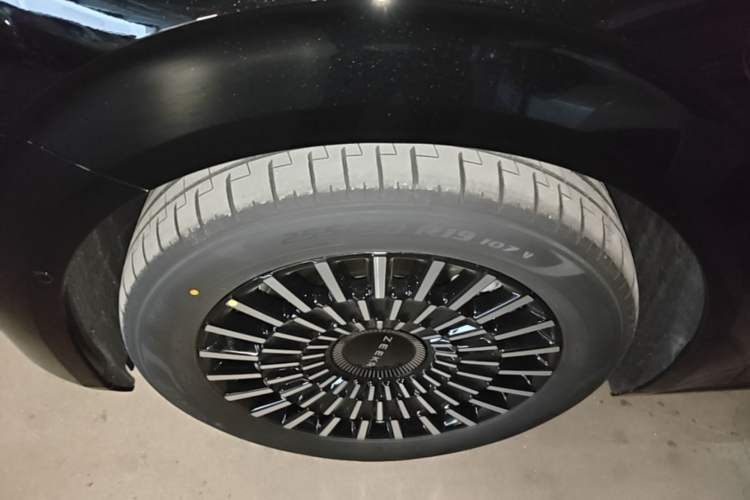 Used Zeekr 009 2024 7-Seater Aisle Version 108 kWh Left Front Wheel Hub
