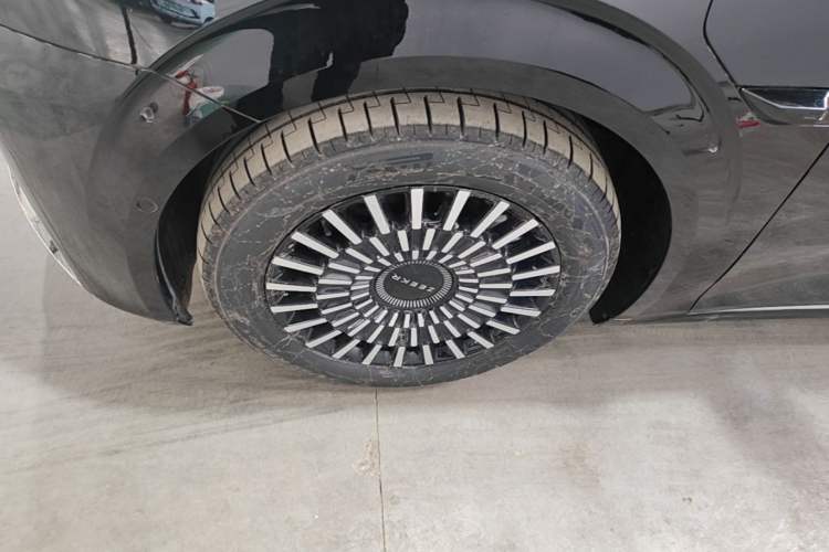 Used Zeekr 009 2024 7-Seater Walk-Through Version Four-Wheel Drive 108 kWh Left Front Wheel Hub