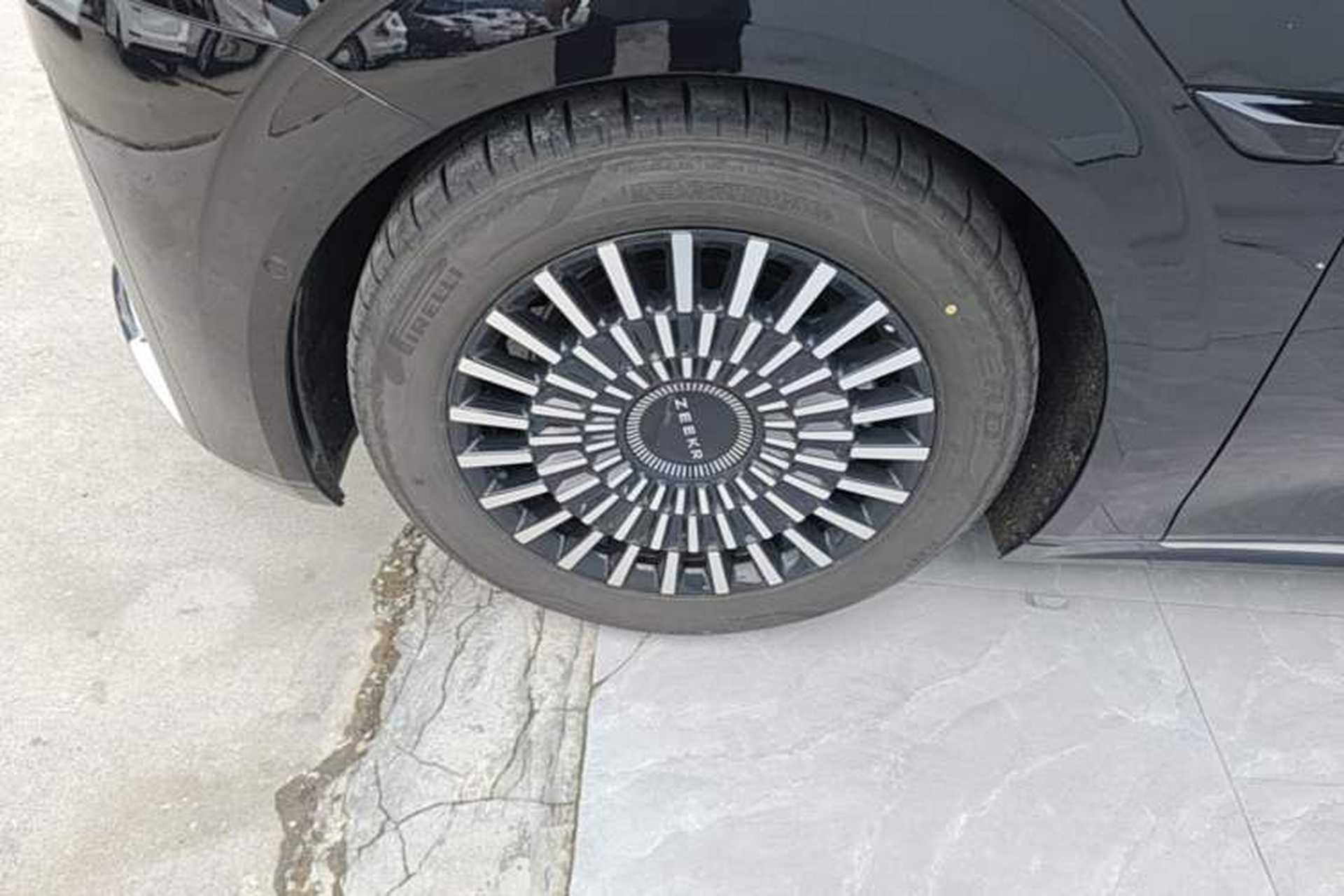 Used Zeekr 009 2024 7-Seater Aisle Version 108 kWh Left Front Wheel Hub
