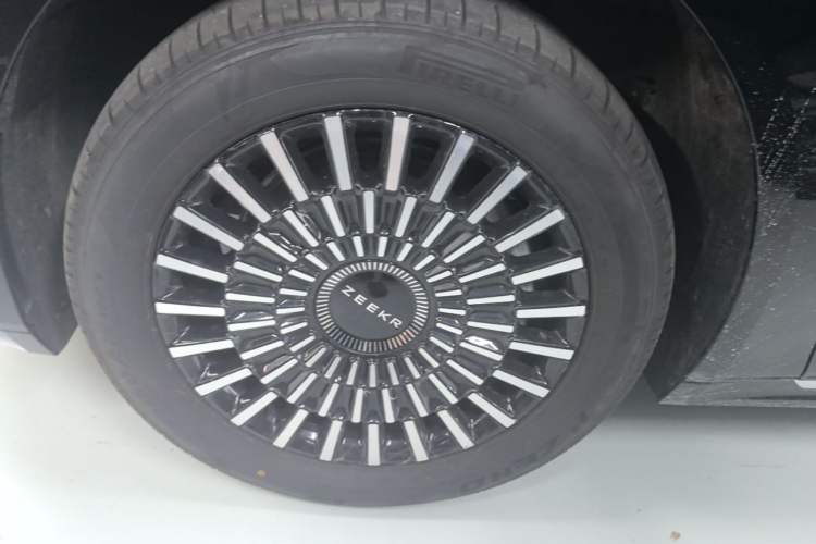 Used Zeekr 009 2024 7-Seater Walk-Through Version Four-Wheel Drive 108 kWh Left Front Wheel Hub