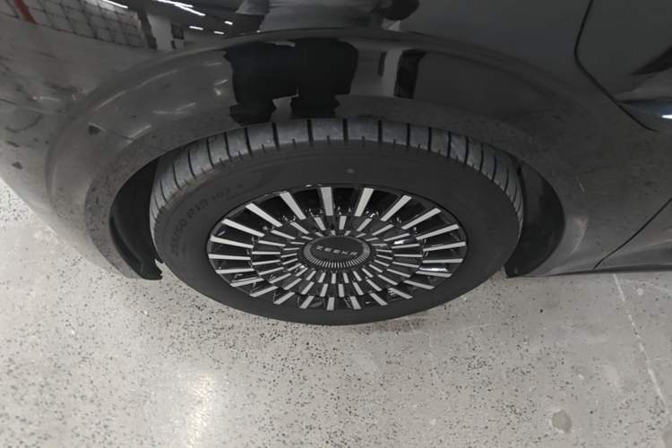 Used Zeekr 009 2024 7-Seater Aisle Version 108 kWh Left Front Wheel Hub