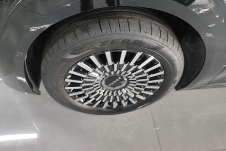 Used Zeekr 009 2024 Six-Seat Executive Version 4WD 108 kWh Left Front Wheel Hub