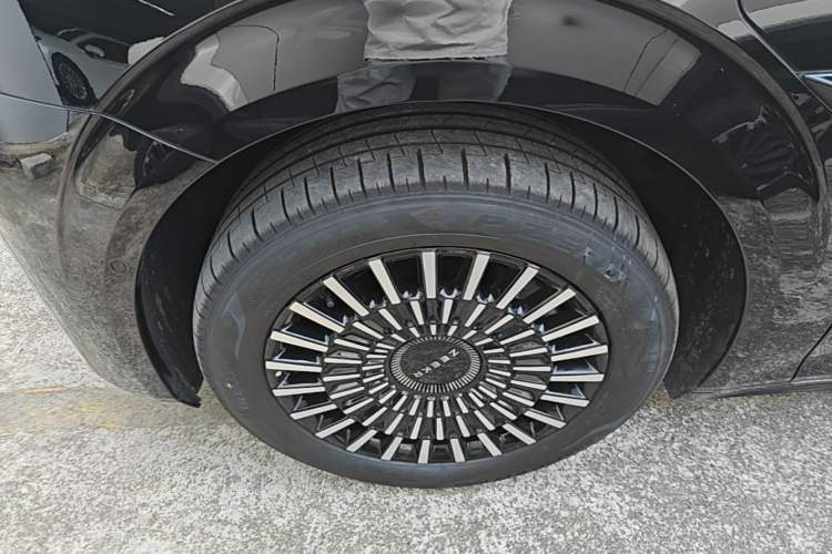 Used Zeekr 009 2024 7-Seater Aisle Version 108 kWh Left Front Wheel Hub