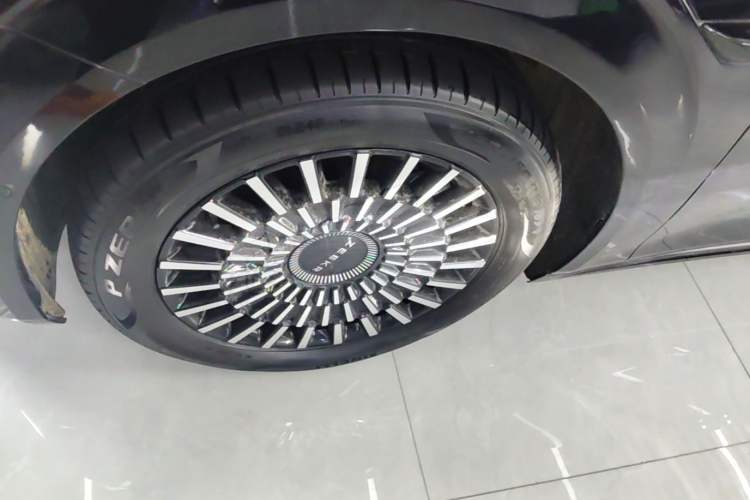 Used Zeekr 009 2024 Six-Seat Executive Version 4WD 108 kWh Left Front Wheel Hub
