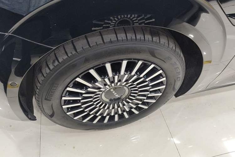 Used Zeekr 009 2024 Six-Seat Executive Version 4WD 108 kWh Left Front Wheel Hub