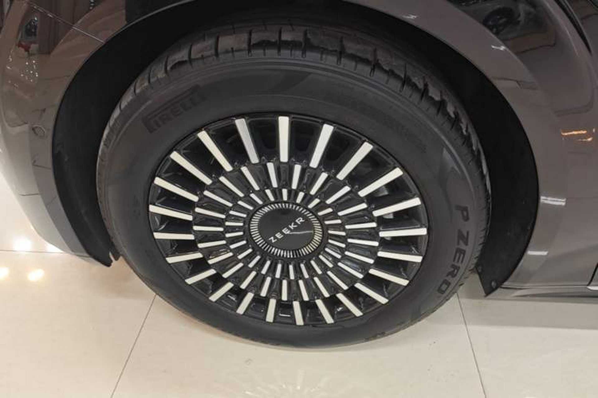 Used Zeekr 009 2024 Six-Seat Executive Version 4WD 108 kWh Left Front Wheel Hub