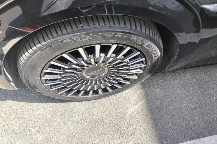 Used Zeekr 009 2024 Six-Seat Executive Version 4WD 108 kWh Left Front Wheel Hub