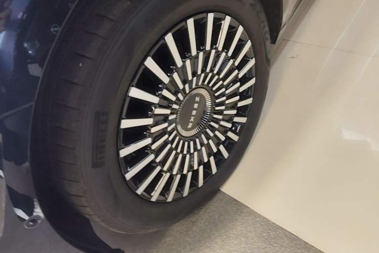 Used Zeekr 009 2024 7-Seater Walk-Through Version Four-Wheel Drive 108 kWh Left Front Wheel Hub
