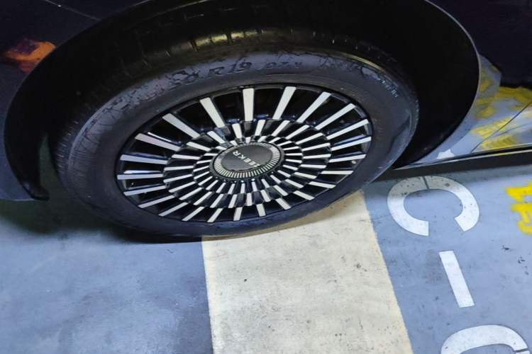 Used Zeekr 009 2024 Six-Seat Executive Version 4WD 108 kWh Left Front Wheel Hub