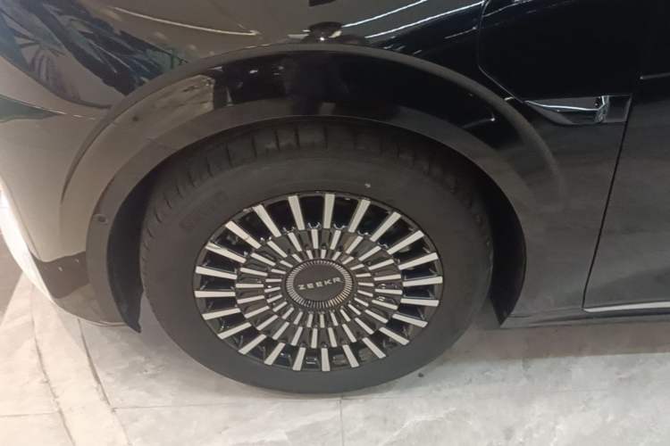 Used Zeekr 009 2024 Six-Seat Executive Version 4WD 108 kWh Left Front Wheel Hub