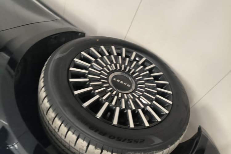 Used Zeekr 009 2024 7-Seater Walk-Through Version Four-Wheel Drive 108 kWh Left Front Wheel Hub