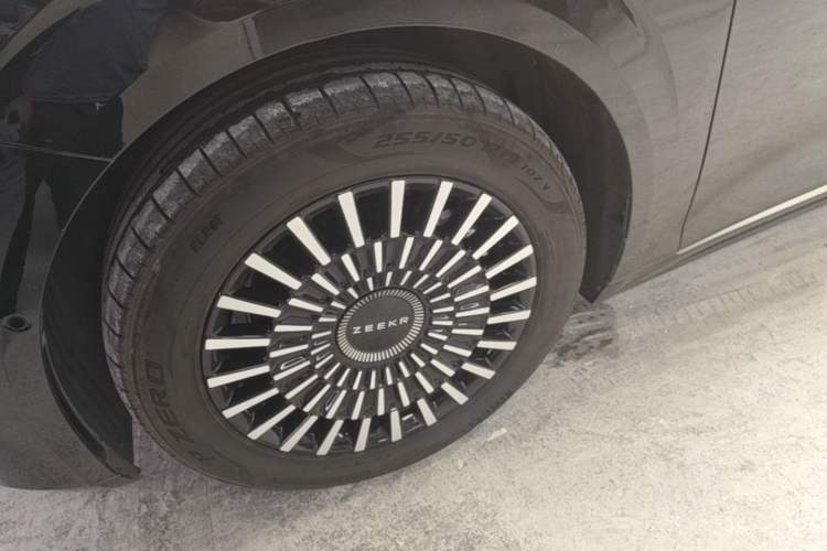 Used Zeekr 009 2024 7-Seater Aisle Version 108 kWh Left Front Wheel Hub