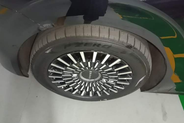 Used Zeekr 009 2024 Six-Seat Executive Version 4WD 108 kWh Left Front Wheel Hub