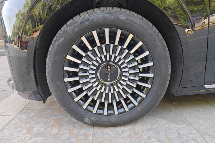 Used Zeekr 009 2024 7-Seater Walk-Through Version Four-Wheel Drive 108 kWh Left Front Wheel Hub