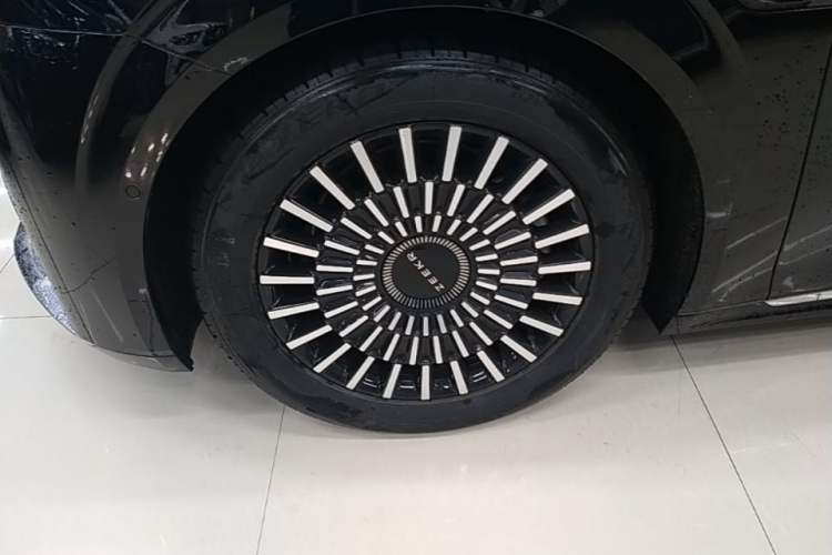 Used Zeekr 009 2024 7-Seater Walk-Through Version Four-Wheel Drive 108 kWh Left Front Wheel Hub