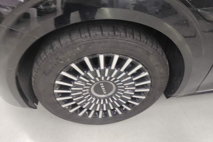 Used Zeekr 009 2024 Six-Seat Executive Version 4WD 108 kWh Left Front Wheel Hub
