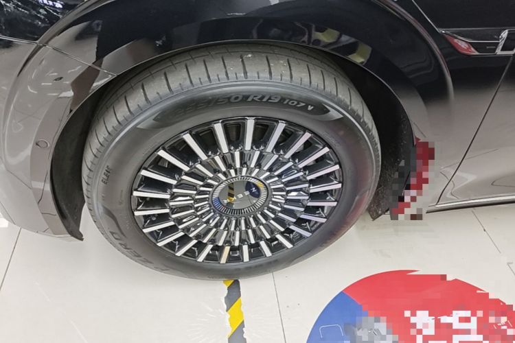 Used Zeekr 009 2024 7-Seater Walk-Through Version Four-Wheel Drive 108 kWh Left Front Wheel Hub