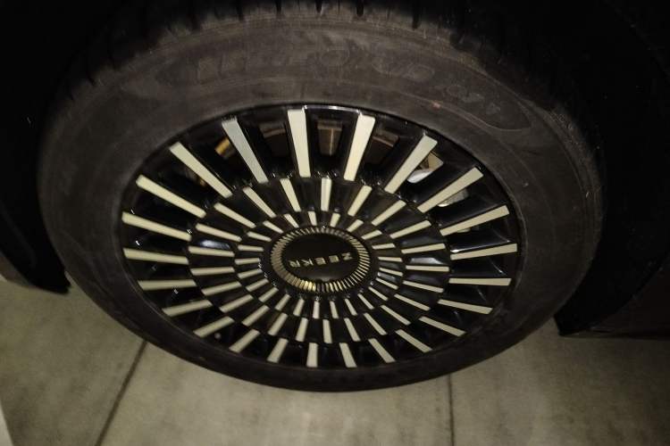 Used Zeekr 009 2024 7-Seater Aisle Version 108 kWh Left Front Wheel Hub